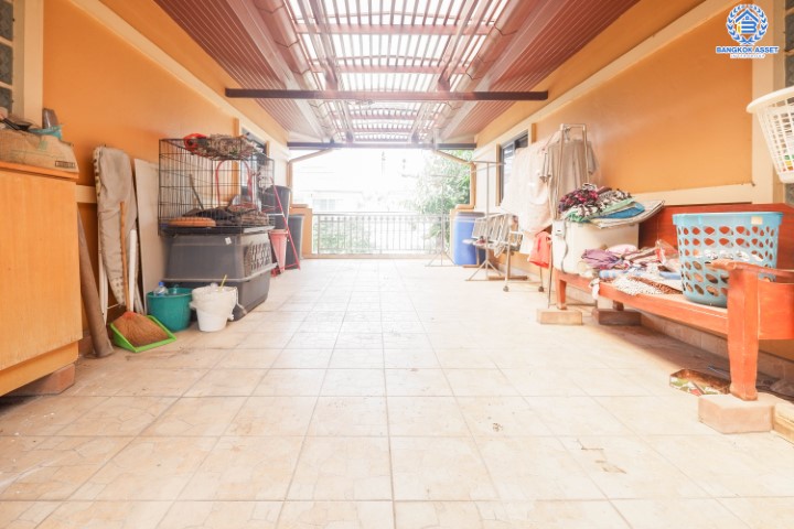 *****บ้านเดี่ยวมือสองย่านกรุงเทพฯ ม.อรุณทอง พุทธมณฑลสาย2 เนื้อที่กว้างขวางมากถึง 114 ตร.ว.  ฟังก์ชัน 6 ห้องนอน 4 ห้องน้ำ ที่จอดรถ 3 คัน บ้านสไตล์ Home Office บนทำเลแห่งการเดินทาง ใกล้รถไฟฟ้าสายสีน้ำเงิน "สถานีบางหว้า" และทางด่วน "ศรีรัช"